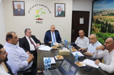 الإقراض الزراعي تبحث مع الجمعية التعاونية لمزارعي النخيل في أريحا والأغوار تعزيز صمود المزارع على أرضه